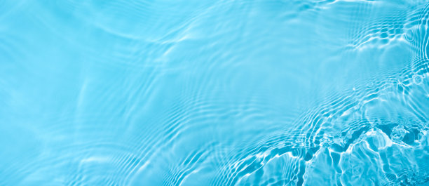 透明的蓝色清澈平静的水面波纹理图片下载