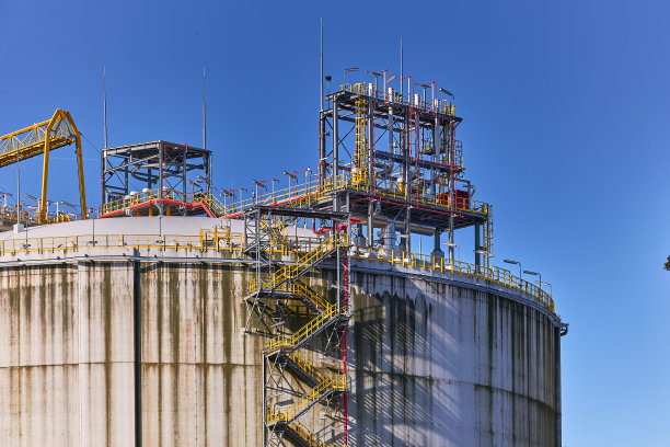 波兰液化天然气运输船的天然气储罐图片下载