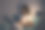 少年在她的房间里休息和阅读。图片下载