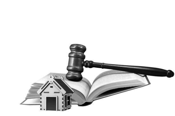 用木槌和抽象的房子作为抵押或紧急住房拍卖出售的象征的抽象照片图片下载