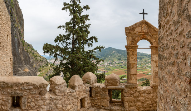 岩石女神(岩石处女，Panagia tou Vrahou)被遗弃在希腊Nemea的修道院图片下载