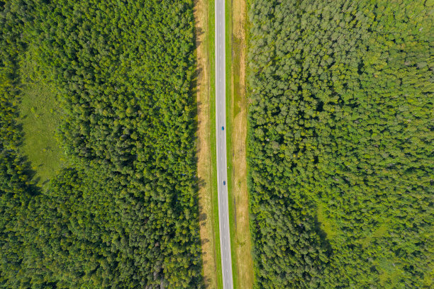 乡村道路的鸟瞰图图片下载