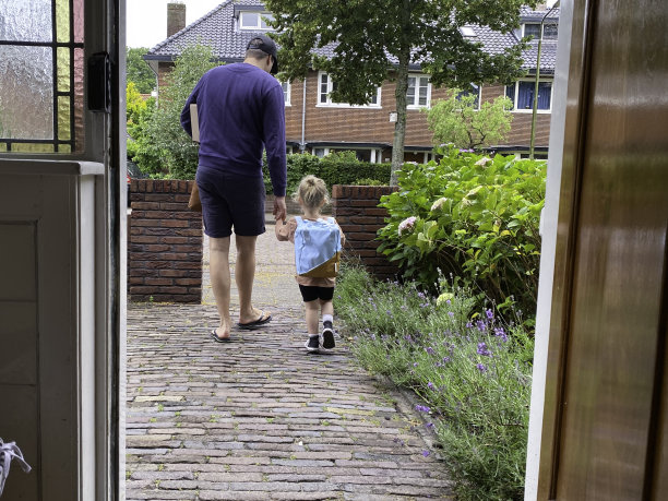 将去学校图片下载