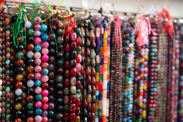 珠宝店各种天然石珠图片下载