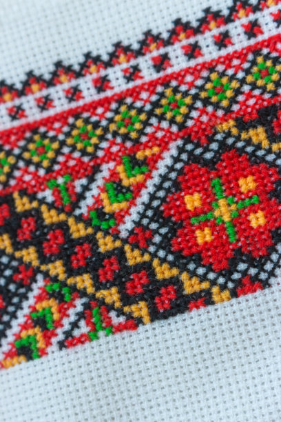 面料质地。乌克兰的点缀。几何图案。乌克兰文化。手工纺织艺术。明亮的点缀。十字缝的设计。布装饰。图片下载