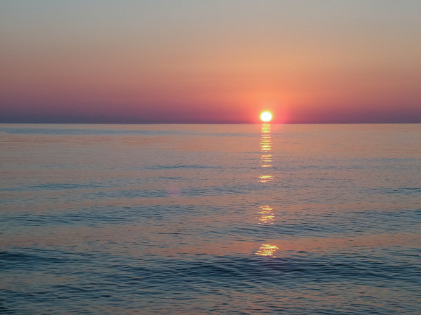 海面上的黎明图片下载