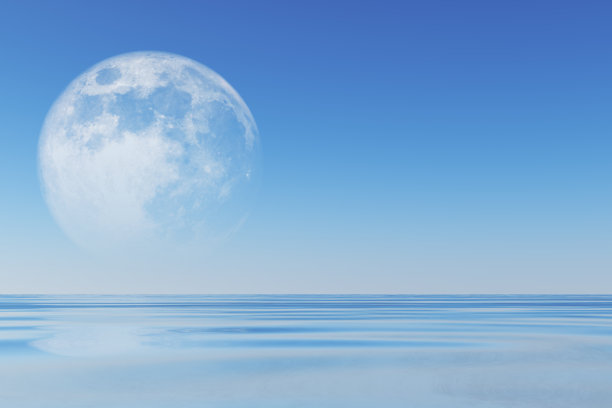 月亮在海图片下载