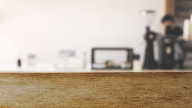 咖啡店或咖啡馆餐厅木桌面背景，抽象散景灯光图像图片下载