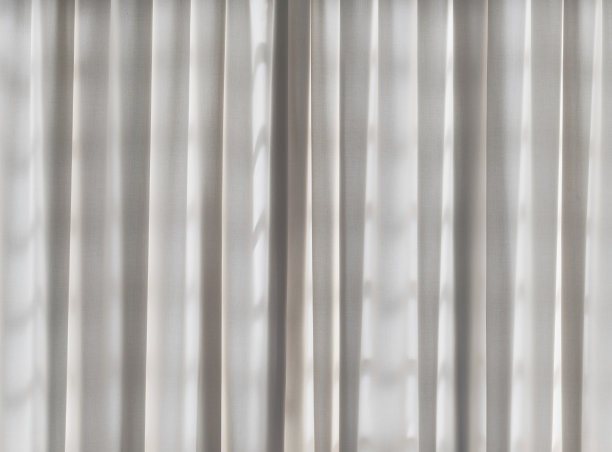 浅灰色亚麻布窗帘背光帘上，背景或横幅思想，空间为文字图片下载