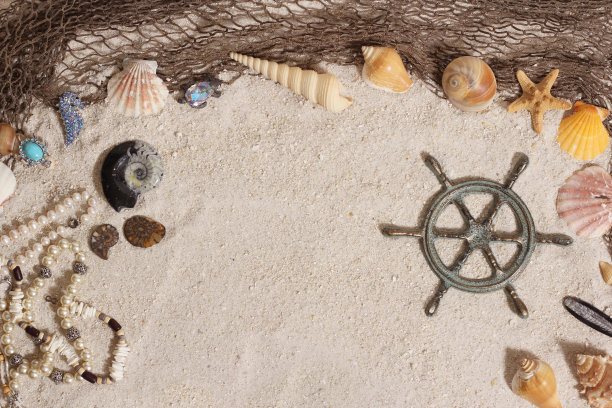 以沙滩为背景的渔网和贝壳船长轮图片下载