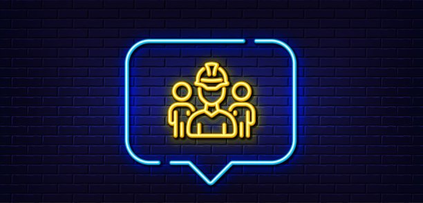 工程团队线图标。工程师或建筑师团体签名。霓虹灯语音泡泡。向量图片下载