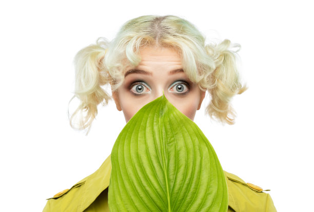 迷人的女孩肖像与健康清洁的皮肤和美丽的妆容。美学美容及彩妆概念。图片下载