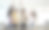 欣喜若狂的年轻人在办公室会议上一起庆祝创业项目的成功。图片下载