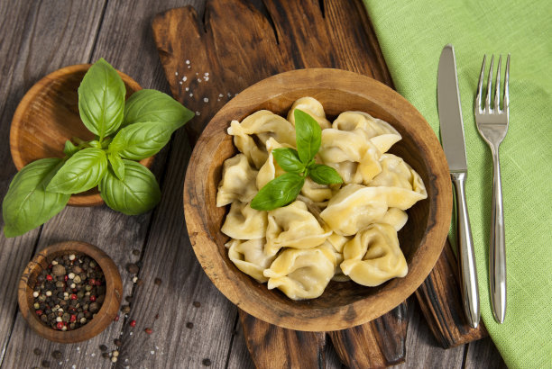 饺子，罗勒和香料图片下载