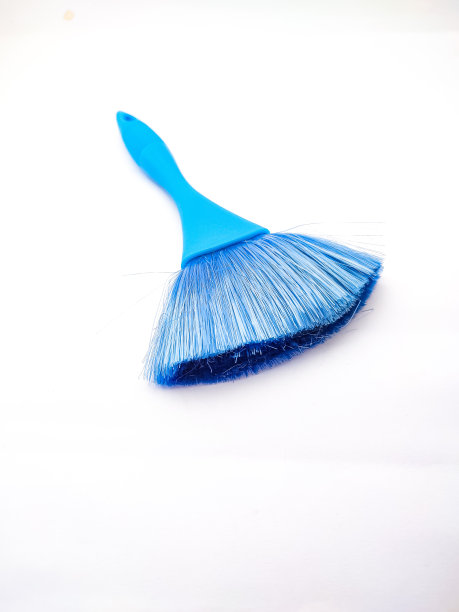 扫帚簸箕孤立在白色背景图片下载