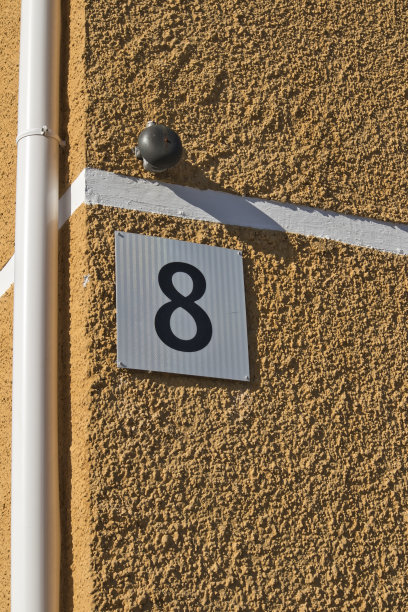 墙上的8号图片下载