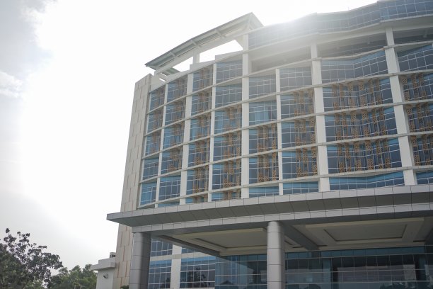 在印尼楠榜有照明弹的建筑物照片图片下载