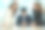 在一间高调的办公室里，一个年轻的多民族商务团队坐在笔记本电脑上，微笑着做着文书工作。亚洲商务人士团队汇聚于现代办公设计与概念规划领域图片下载