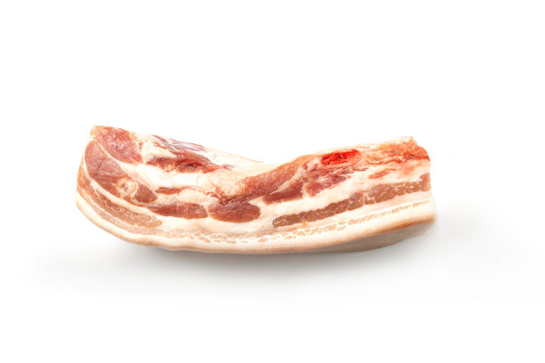 在白色背景上孤立的生培根图片下载