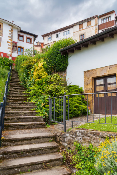 阿斯图里亚斯拉斯雷斯村的陡峭楼梯图片下载