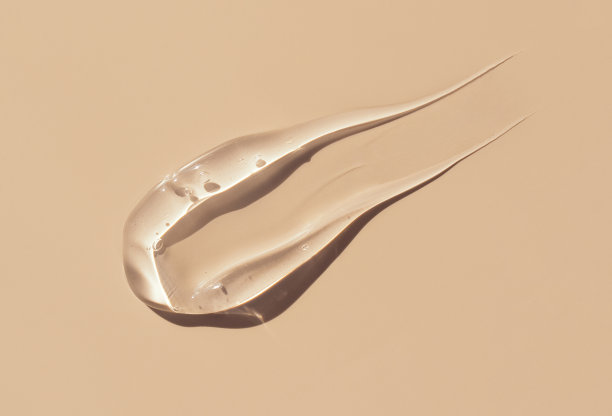 化妆品涂抹奶油质地在柔和的米色背景图片下载