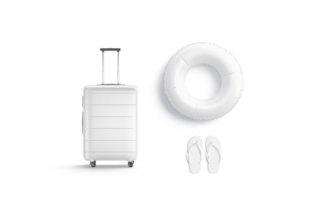 空白白色行李箱，游泳圈和沙滩拖鞋模型图片下载