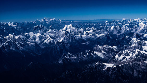 珠穆朗玛峰的航空摄影图片下载