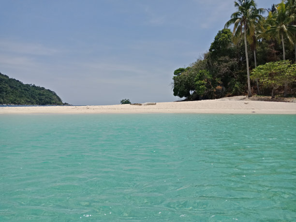 蓝色的水图片下载