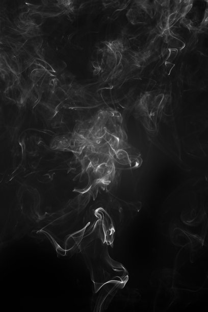 黑色背景上的烟雾图案图片下载