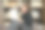 美丽的年轻亚洲女性自由职业者，作家或记者坐在她的家庭办公室图片下载