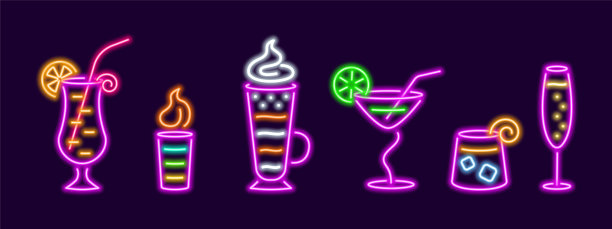 霓虹闪烁的流行鸡尾酒。火焰B52加爱尔兰奶油，杯中有花纹泡沫图片下载