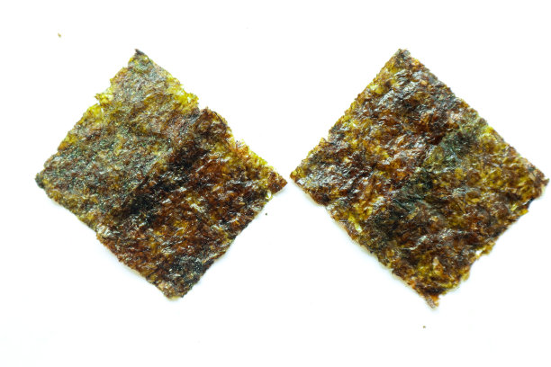 孤立在白色背景上的海苔。紫菜日本食品。干海草表。图片下载