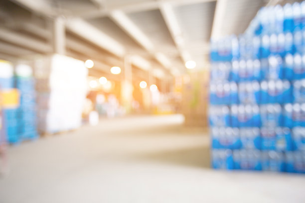 包装食品仓库，模糊背景图片下载