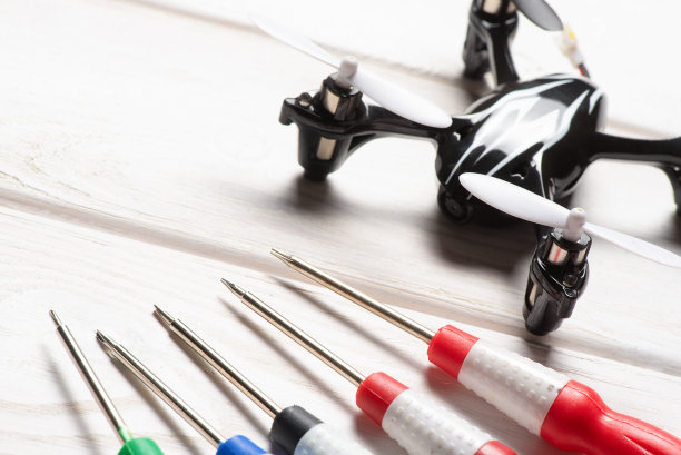 空中无人机维修。图片下载