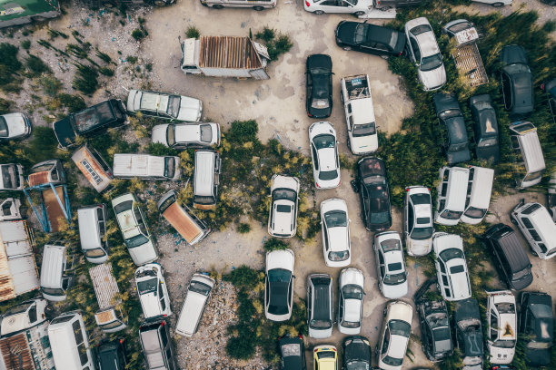 废弃汽车的俯视图图片下载