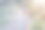 一个穿着裙子的女孩在一个阳光明媚的日子走在街上。图片下载