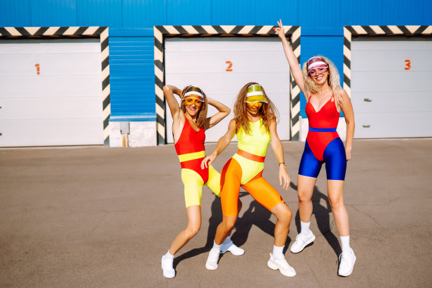 健身、训练、健美操和人的概念。积极的运动。图片下载