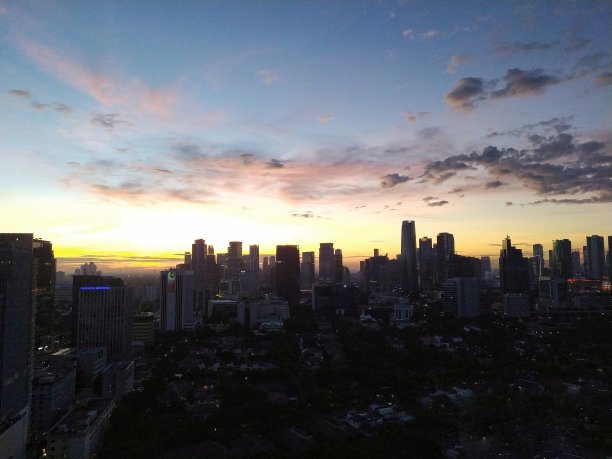 日落和建筑图片下载