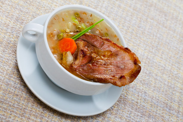 青豆羊肉浓汤图片下载