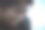 一个微笑的西班牙人在冬天的特写肖像。图片下载