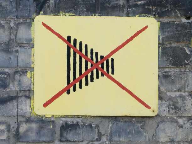 禁止摄影——在墙上的瓷砖上画标语图片下载