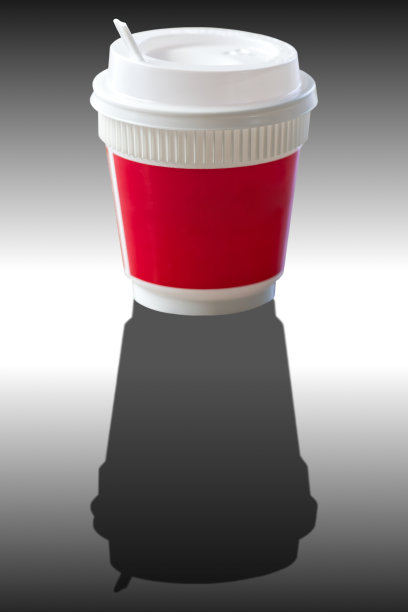 红色热饮杯隔离在黑色背景，用于带回家图片下载