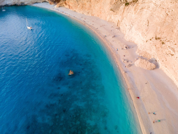 日落时分卡茨基波尔图海滩的俯瞰图图片下载