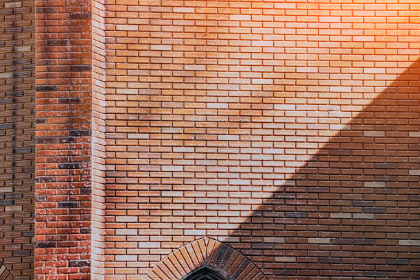 天主教堂建筑的砖墙作为有质感的背景图片下载