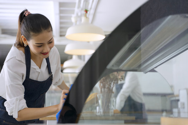 企业家和团队在烘焙和咖啡café。图片下载