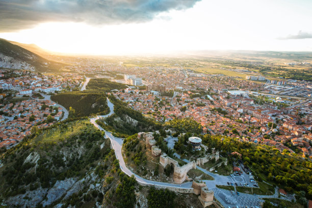 Kütahya无人机拍摄的城堡(hisar)照片图片下载