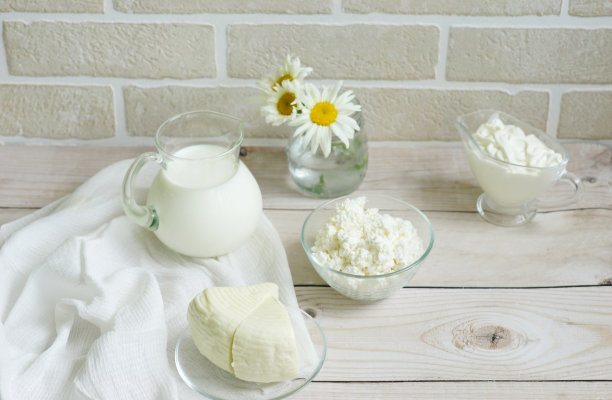 奶食品。奶酪。乡村风格。早上的时间。图片下载
