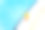 泳池边的热带气泡鸡尾酒。一杯橙汁柠檬水水果鸡尾酒站在池边。夏天酒店泳池边免费酒水。你好暑假假期图片下载