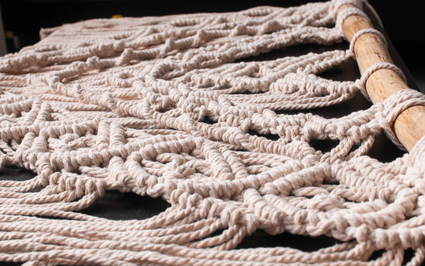 黑色背景上流苏风格的线图片下载