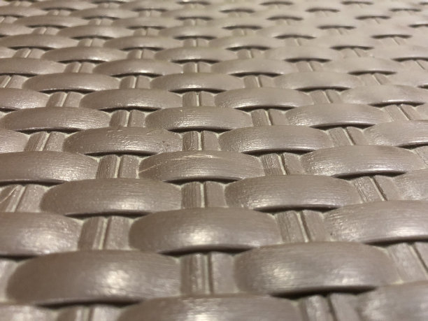 照片中独特的塑料椅子质感图片下载